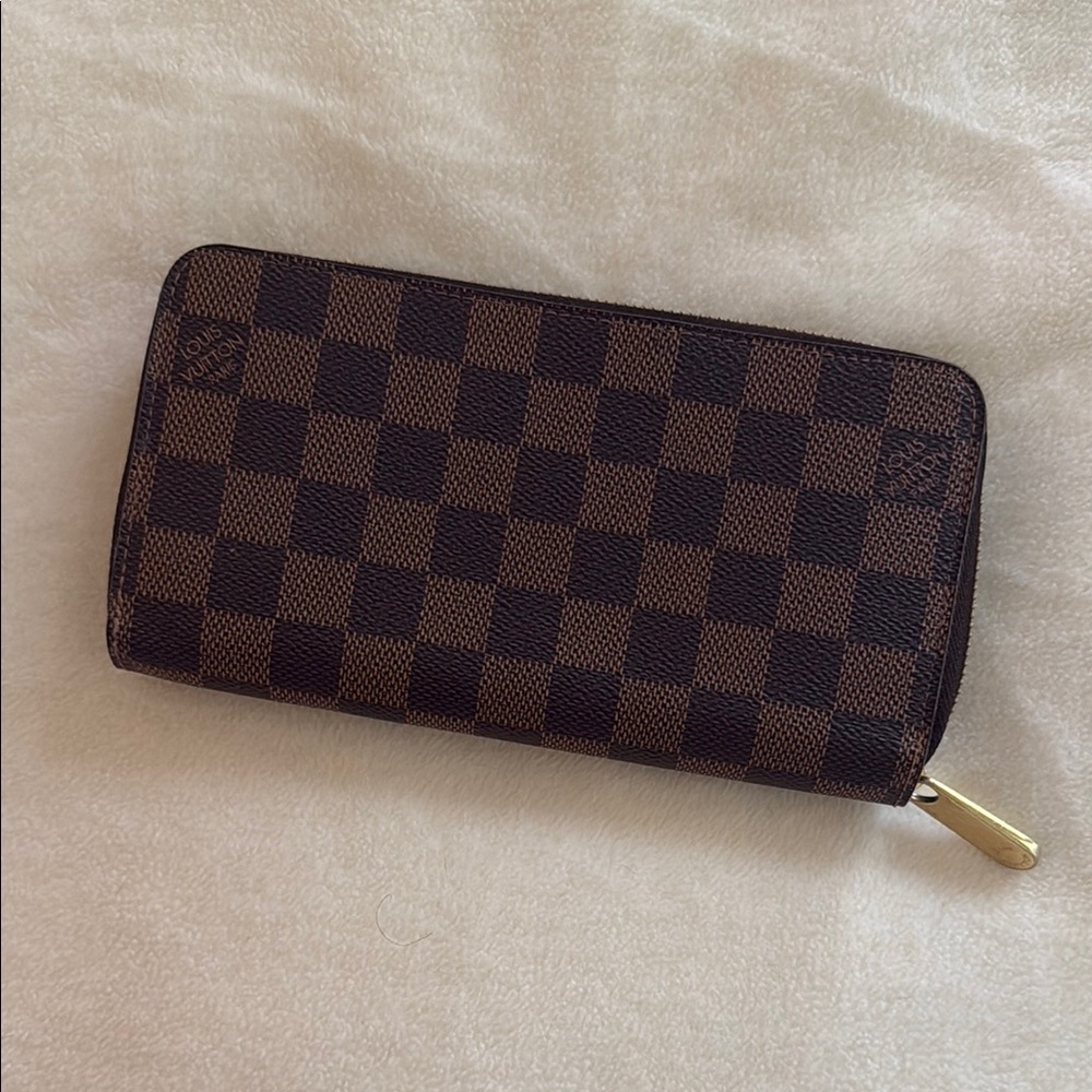 Louis Vuitton Zippy Wallet